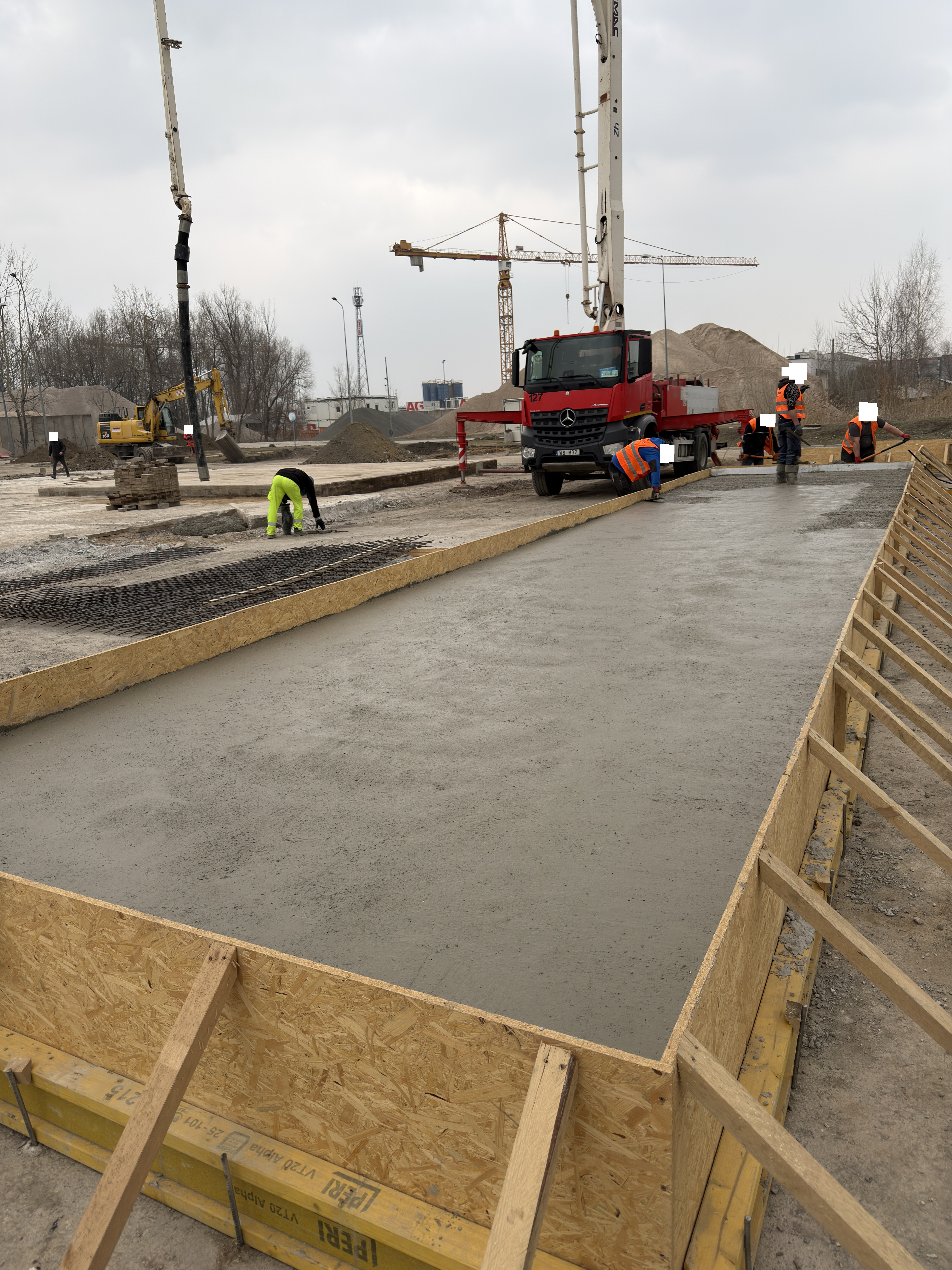 Szalunek i betonowanie zbrojonej stopy pod Wytwórnię Mas Bitumicznych.